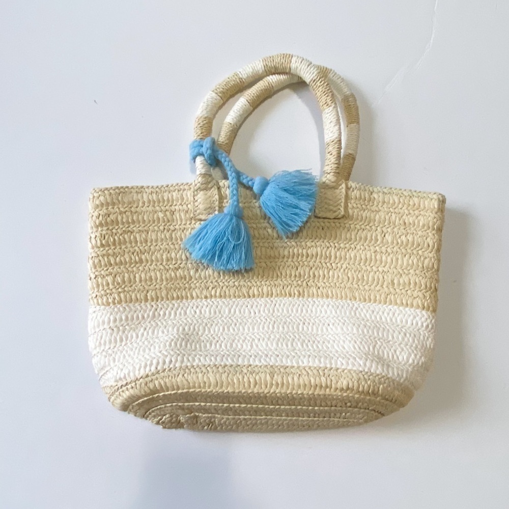 Altru straw tote with tassels